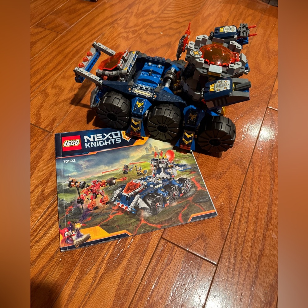 LEGO Nexo Knights 70322 Axl’s Tower Carrier Building Kit - RARE